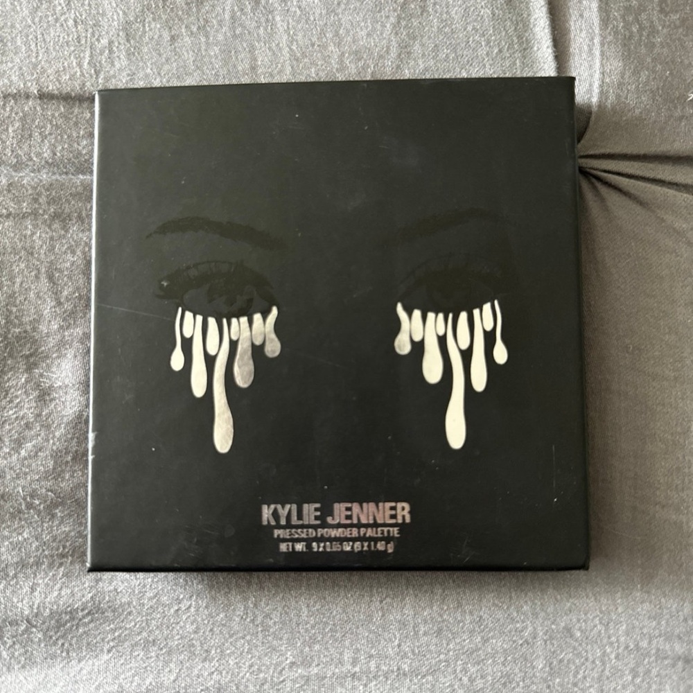 Kylie cosmetics eyeshadow palette